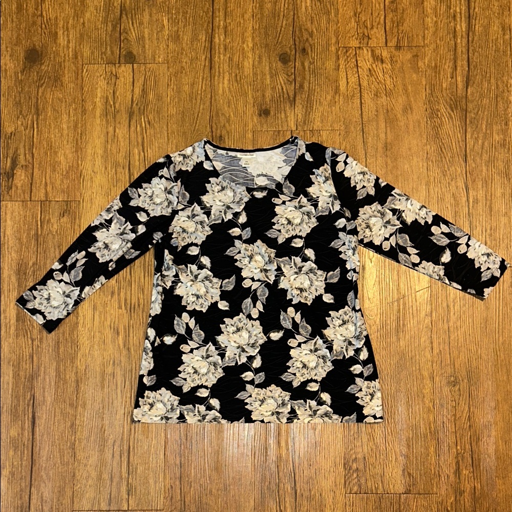 Croft & Barrow Black and Cream Leaf Pattern Top - Picture 1 of 7